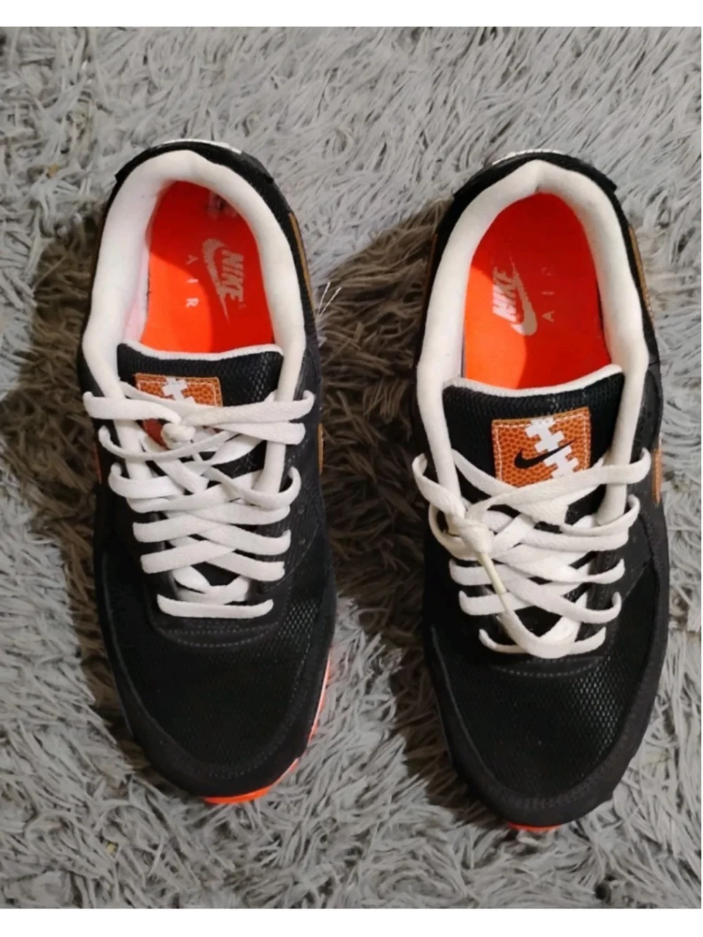 Nike Air Max 90 Football Swoosh Men Size 10.5 Black Orange Sneakers DJ5981-001